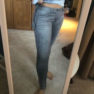 Grey skinny jeans with tags